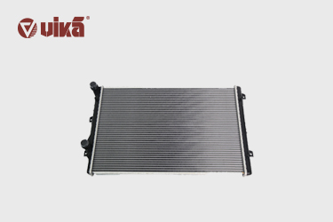 汽车水箱在哪个位置？