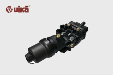 What are possible reasons for leakage of an oil filter?