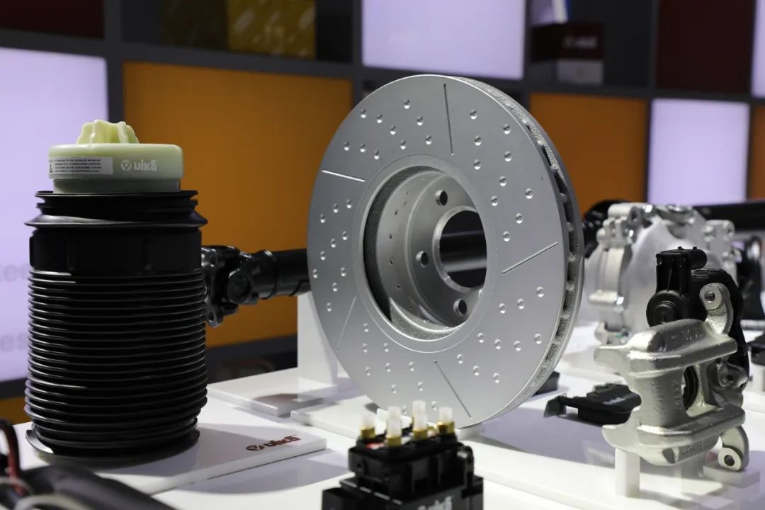 vika DPA宝马&梅赛德斯奔驰业务首次在上海法兰克福汽配展公开亮相