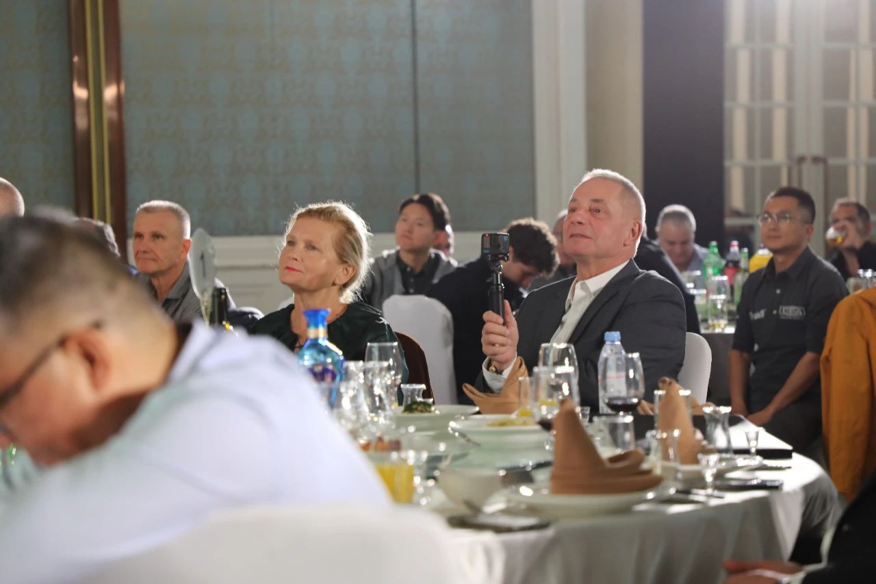 vika DPA宝马&梅赛德斯奔驰车型业务推荐会暨客户答谢晚宴